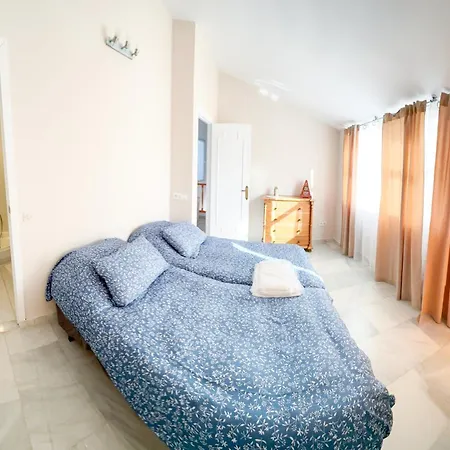 Pinos: Serene 2bd W/pool, Views & Walk To Appartement Mijas